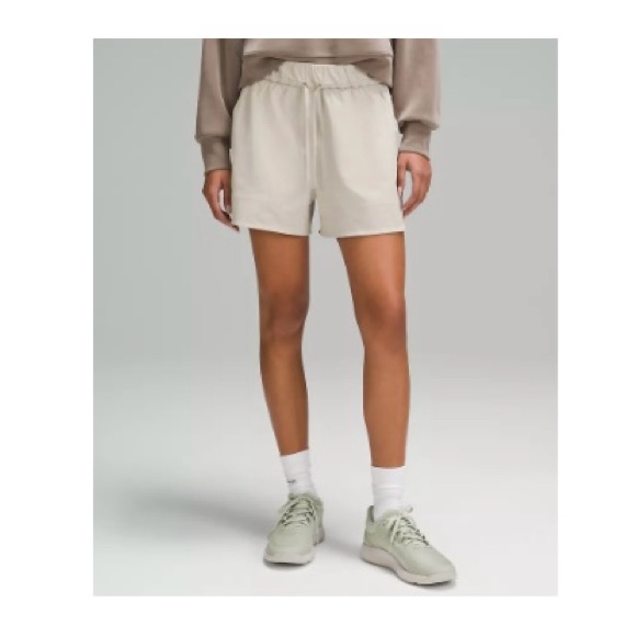 Lululemon Cinchable Waist High-Rise Woven Shorts 3.5”